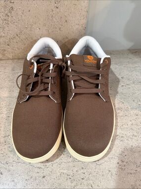 Volcom Men's Brown Canvas Sneakers with Cream Soles. Size 7.